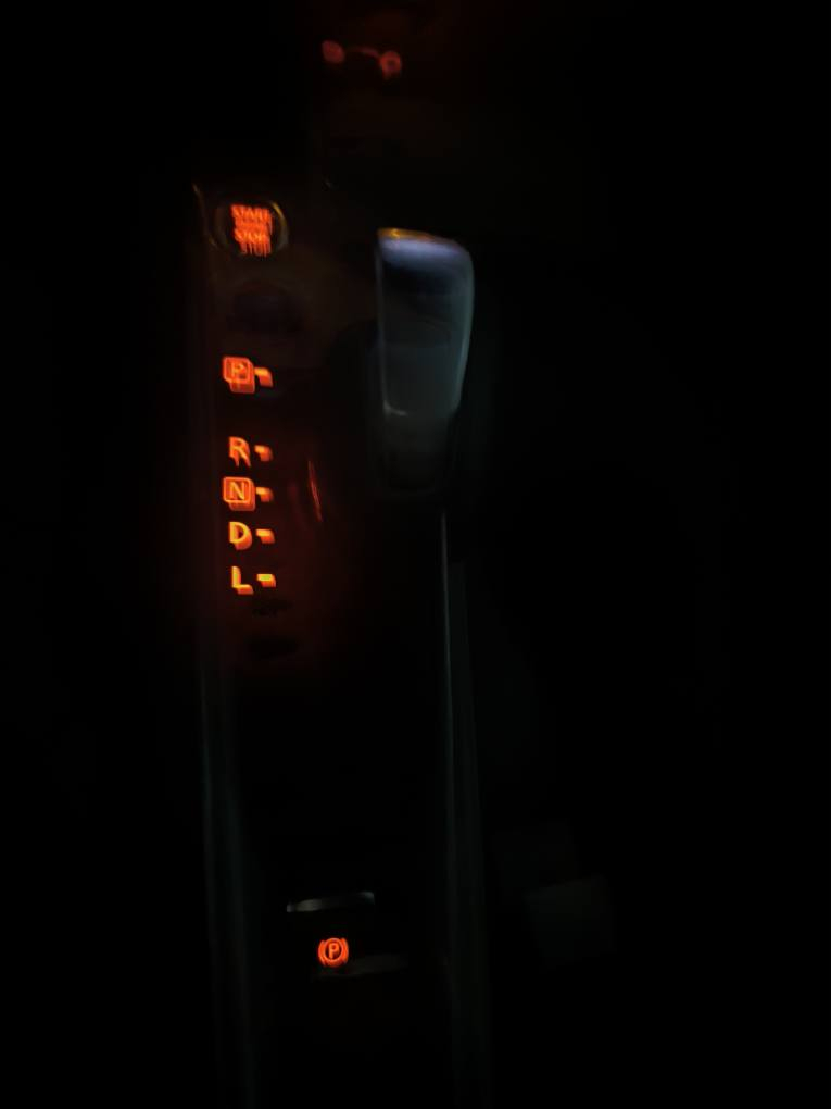 السلام عليكم 
للببع نيسان التيما ٢٠٢٤ماشية ١٠ الف ميل السيارة جديدة بمعنى الكلمة 
مواصفات السيارة بصمة تشغيل  كشن كهرباء  وكشن تدفئة وسايد بريك كهربائي  ورادارات من كل الجهات توقف ذاتي امامي خلفي. تحكمات ستيرن جهتين  تشغيل عن بعد شاشة كبيرة ابل كار بلي  منافذ شحن وتايبسي امامي وخلفي لايتات امامية عدسات بلادي يدات نيكل السيارة وارد كندي ليبل واحد حتة البنيد الليبل موجود  كاتي اربيل بيها ٤٠ يوم للترقيم 
سعرها ١٥٢ وبيها مجال حك الجية *********** بلاد, صلاح الدين
