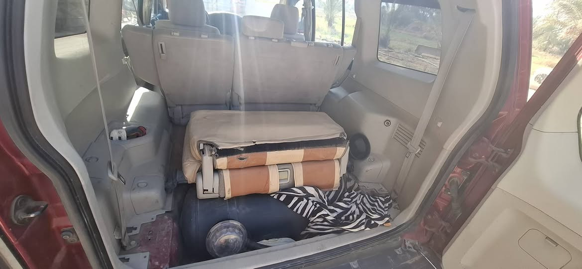 السلام عليكم باجيرو ٢٠٠٨ مكفولة من الضربة بيها رشات صبغ اثر جراد بيها بنيد وقصة القمارة مكينة مفتوحة السعر ١٠٥ وبيها مجال ***********
