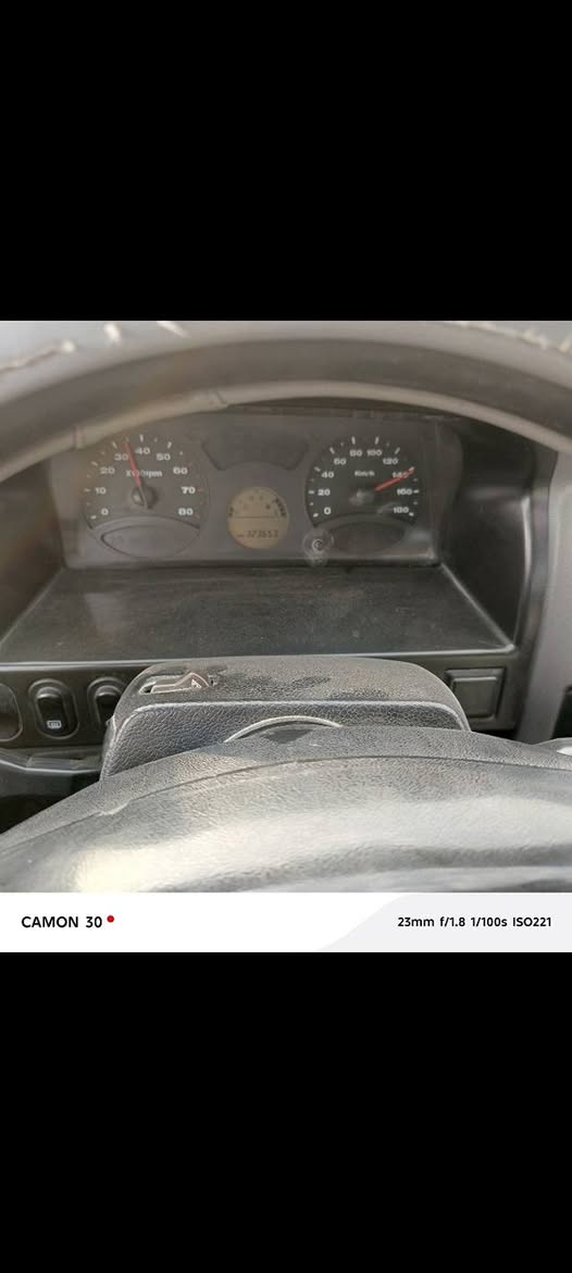 سايبا 12 للبيع كير مكينه خير من الله السيارة جاهزة مصروف عليها لايت زنون ابيض حدادة كهربائيات كلها شغاله تدفئه بس تبريد ميشتغل سعر 28 وبيها مجال ***********
