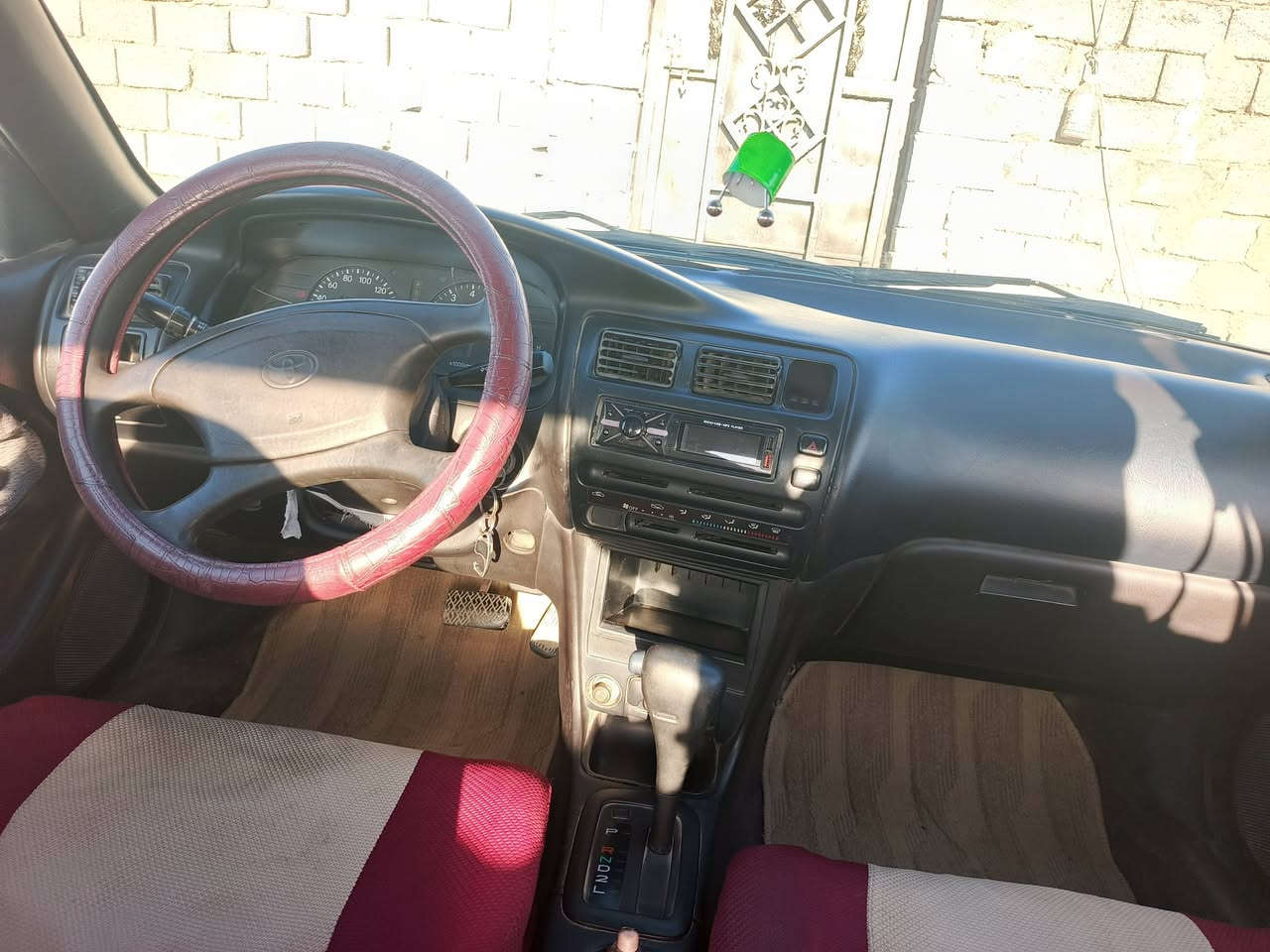 السلام عليكم كورولا موديل 93سياره جاهزه كير ومكينه تخم تاير حداديه تبريد شغال فقط المشط بيه نضيح  رقم واسط انكليزي سنويه لل 30 السعر 58 وبيه مجال مكاني واسط مركز المدينه رقم ***********
