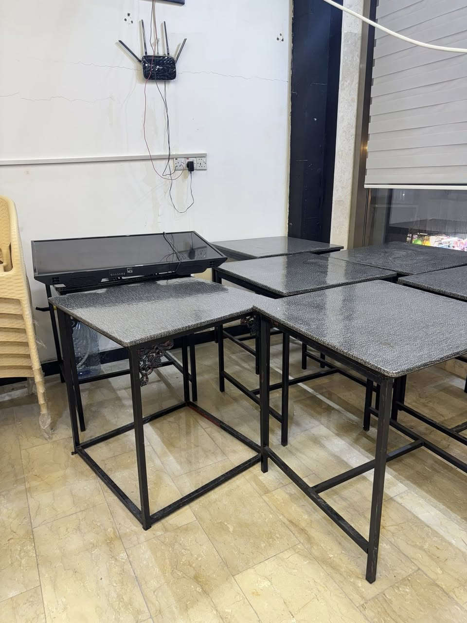 سلام عليكم
ميوزة دومنه للبيع نظاف كلش ما مستعملات ابد مثل ما موضحات بالصور الميوزه تفصال حديد ومغلفات بجلد اصلي ارتفاع الميز تقريباً ٩٠ سم وعرض ٣٠*٣٠ شغل كله اصلي ومتعوب عليه مكاني البصره 
رقم *********** رايد الواحد ب ٣٥ الف
