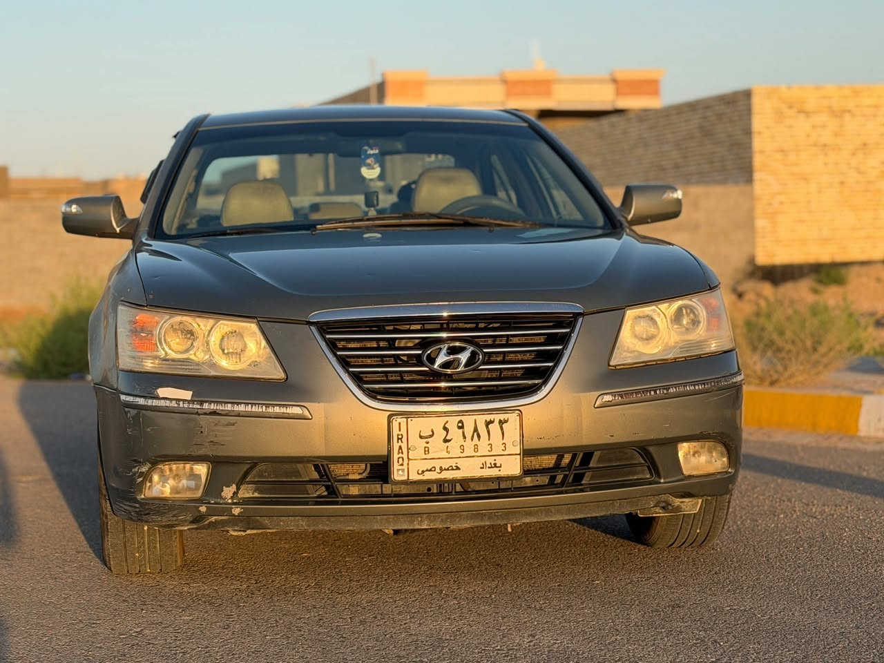 السلام عليكم ورحمة الله وبركاته
سوناتا 2009 وارد امريكي 
حادثها من امريكا الجاملغ عكس السايق 
السيارة بيها صبغ حزام وحاليا بيها جراد مثل ما موضح بالصور 
وبيها صدرها ٥٠ بالمية عمره 
محركها كيرها تمام ان شاء الله 
صورها موضحه امامكم 
سعرها ٨٥ ورقه وبيها مجال بسيط 
رقم الهاتف : ***********
                  ***********
