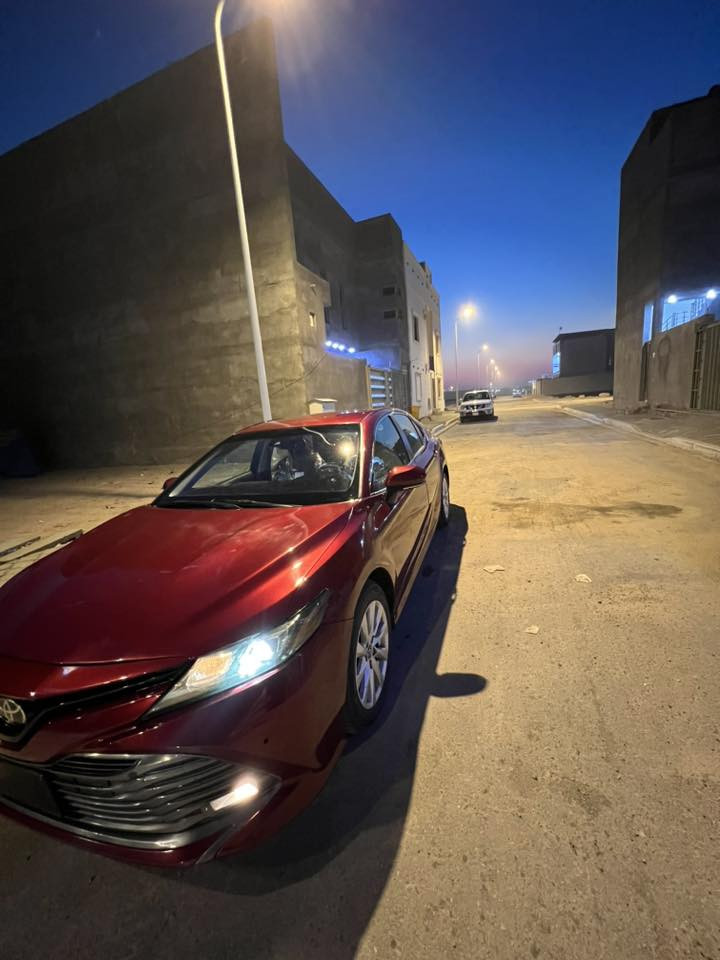 تويوتا كامري موديل 2018 le حادثها بس بنيد السعر ١٦٨ 
الاستفسار ***********
