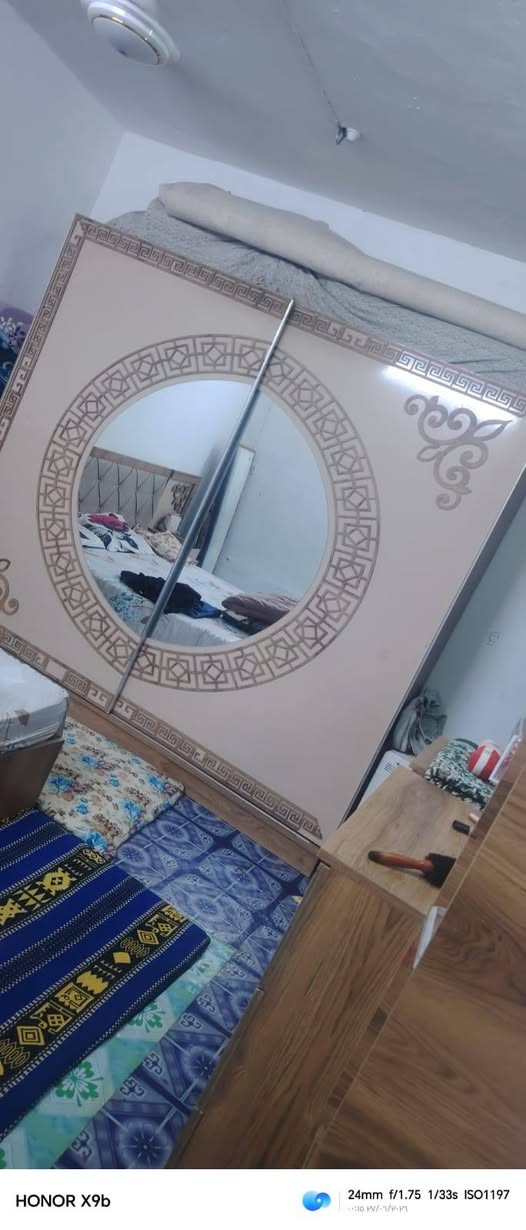 غرفه النوع تركي نضافه واضحه بصور مكانها جرف النداف  بسمايه سعر 300 بيها مجال 7قطع الرقم ***********
