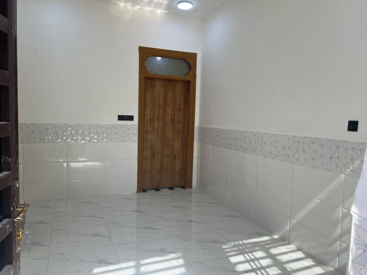 🏠 دار 50م – النجف الأشرف
📍 بصف السوك مقابل ملحق قرية الغدير
🧱 طابوق جمهور | 🏗️ سقف كونكريت
🛏️ غرفة + 🛋️ صالة + 🍳 مطبخ + 🚿 حمام + 🌤️ منور
💰 23 مليون قابل للتفاوض
📞 ***********
