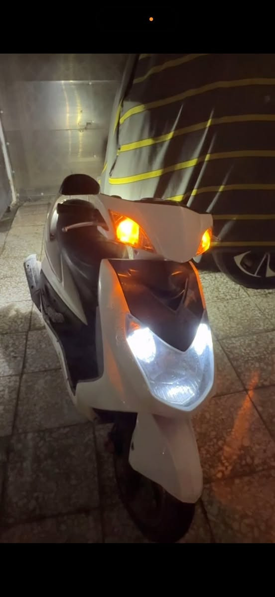 سلام عليكم سكنز فحل للبيع كابريتر دراجه ممفتوحه تخبل مكينتها دراجه حلوا كاملا مكملا نقصها بس ذيل وقبق بانزين مكسور بكاني الامين اثانيه رقمي*********** سعرها ٧٠٠ وبيها مجال قليل
