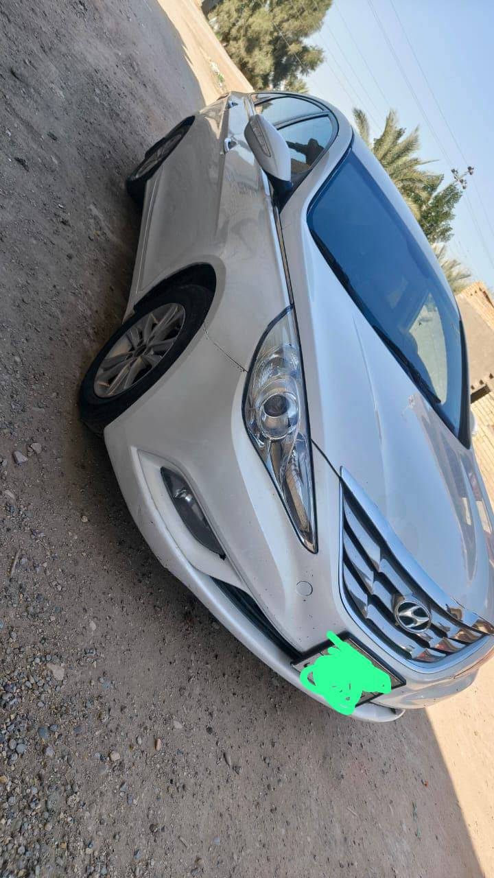 السلام عليكم 
سوناتا للبيع 2011 كوري رقم اربيل وكاله محرك 2000 اوتماتيك
فول مواصفات عدى الفتحه
مكينه وكير مكفولات 
حداديه وصدر مضبوطات 
شاشه بلادي تحكم كهربائي 
للتواصل الاتصال بالرقم 
***********
