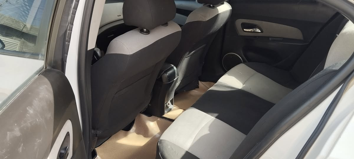 سلام عليكم شوفرليت كروز 11 خليجي محرك كير نحله نضام غاز بانزين بيها كم قطعه صبغ بسمي تحويل ثاني يوم سعرها 78 قفل من الخير  ديالى خانقين السياره جاهزه بدون نقص هذه رقمي ***********
