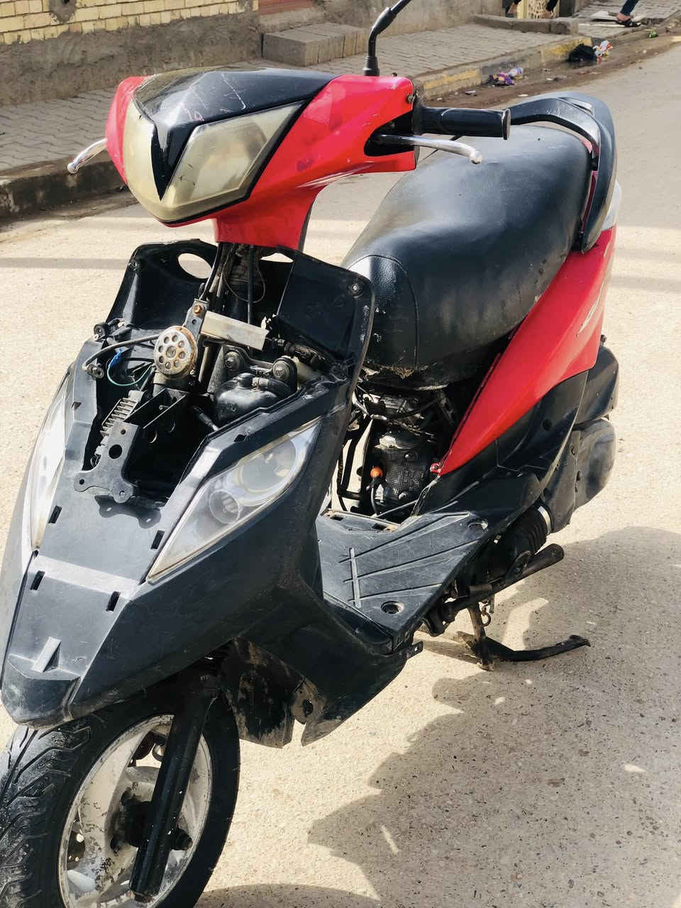 السلام عليكم دراجه سلف جيتي ار سلف مكينه ناعمه لا نضوح لا تنقيص ولا تبخير اريد امراوس  اب ايراني  او ابيع السعر 200وبيهه مجال اكفل سرقه وعشارين وهاذه الرقم بي واتساب (***********)
