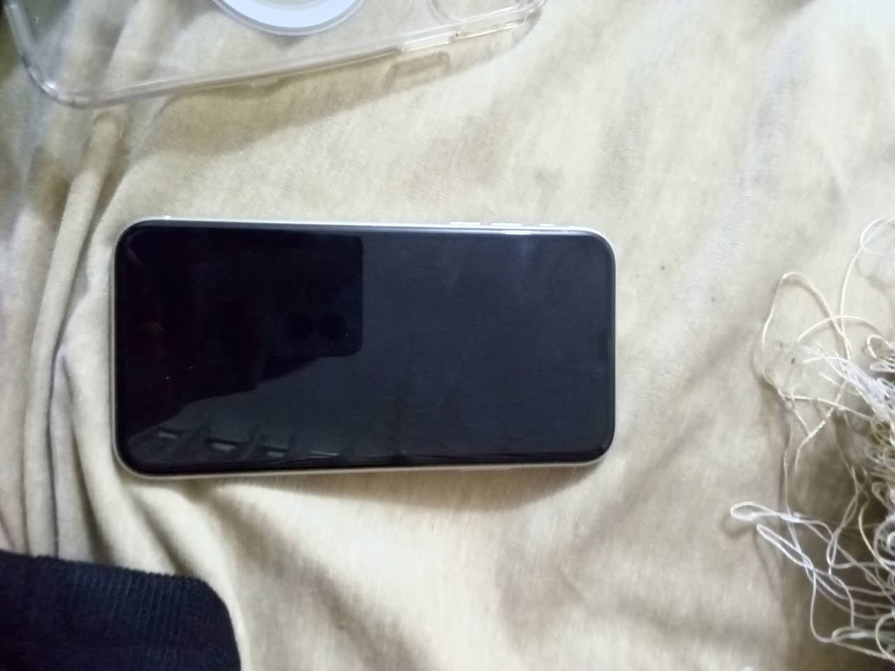 السلام عليكم
ايفون 11لعادي للبيع 
مبدل فقط بطاريه 
ممبدل شي غير ل بطاريه 
الذاكره 128 فيس إيدي شغال سيمكارت شغال 
الرقم ***********  275 وبي مجال العنوان بغداد الكاضميه
