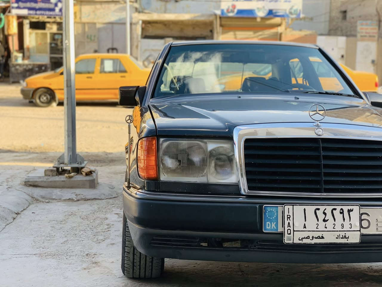 مارسدس دب مويل 91 
كير ومكينه بطه 
سياره تبريد مبدل منضومه كامله
سياره خير من الله 
السياره بيه بدايه صوت بلمحرك بدلت دهن وطلع السياره رايده محرك بطه تنين ونص
 45 وبيه مجال بسيط
مكاني بغداد الامين الثانيه 
رقم ***********
