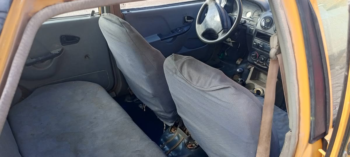 السلام عليكم سياره للبيع سايبه 

١٢رقم احمر كير ومحرك انظاف  باتري جديد كهربائيات شغاله حداديه ممتازه تا يرات جدد راعيه بالسدير عند البوخنيفس فقط بيه جاملخ تعبان مو ضربه بس بيه شك بكتر السائق غرفه حلوه سنويه منتهيه غرامات مااعرف شكد اعتقد عليه ٤٠٠الف السعر ١١ورقه الاتصال ***********عنواني الحمزة الشرقي
