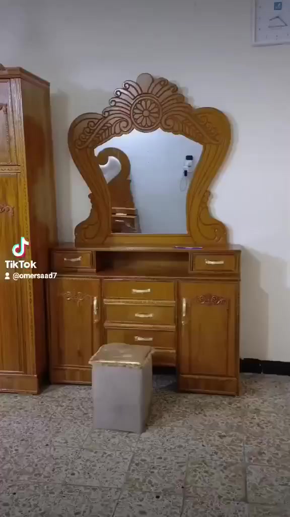 تم وصول غرفة ستة باب ملحق للبيع جديد وبسعر فقط 925الف.
خدمه توصيل وشد متوفر 
ارتفاع الكنتور 235 سم مع التاج 
الخارج صاج ٤ ملم 
والداخل خشب جام ٣ ملم 
الظهر فتح وشد براغي 
القاعدة بلوك صاج
قياس سرير 
العرض ٢٤٠ سم مع الكومديات 
الطول ٢١٠ سم

السعر 925 الف

التوصيل داخل بغداد مجاني

#أطراف بغداد

الغزاليه /ابو غريب/حي الوحده 15 الف 
الحسينيه/الشرطه الرابعه / البوعثيه/الراشديه / التاجي 10
الطارميه / 20
المحموديه /  25

#المحافظات 🦋

المحافظات 
النجف 75
الكوت 75 
كربلاء 50 
الحلة 50 
سامراء 50 
الديوانية 100 
تكريت 100 
الرمادي100
الناصرية 200
السماوة 200 
العمارة 200

#ملاحظه التوصيل يشمل الشد 🔧


**إذا كنت صاحب هذا الإعلان وتريد حذفه لأي سبب، رجاءا أرسل رسالة إلى الدعم الفني**