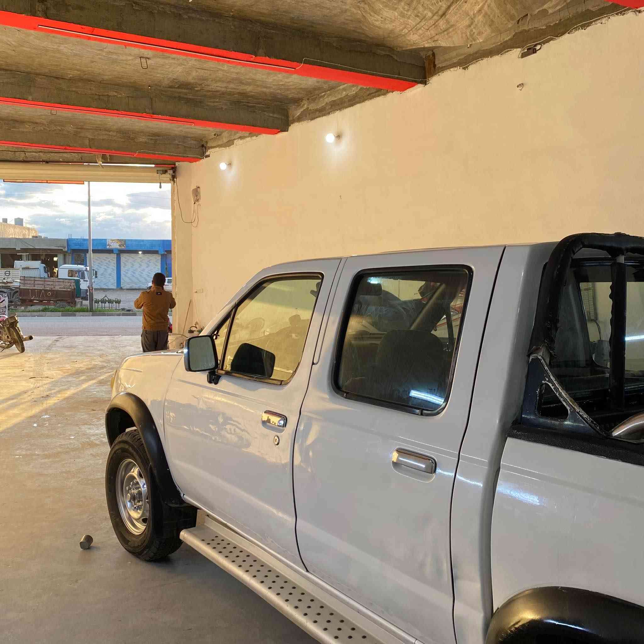 نیسان ٢٠٠٥ nissan pickup مۆدیل ٢٠٠٥ بی سبووغ تەنها کارتی هەیە بەناوی خۆمانە بی کیشەیە سەرف و بوخار نيه سه ياره ى ماله وه يه نوقستانى نيه٢٨٥هەزار ده عمى نيه پشت و پيش وه رگه راو و شان و شت نيه  رۆشتووە تازە چوار تایەی بۆ بەستراوە پلاک و دارووبەردی تازەیە ناوی هەر لۆک لۆکە سعرى ١٢٠جوا نامه ناده مه وه تيل بكه /***********
سياره نيسان بيك اب سياره يشبه جديد بدوون سبوغ و حادث سياره بسمى بس عنده كارت ماباقى كلش بشرط كويسينجاك, أربيل
