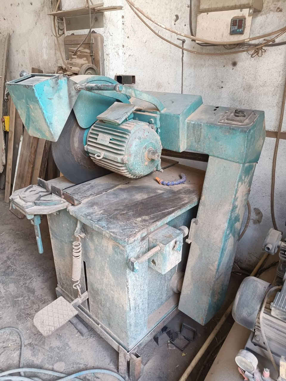 معمل نجاره كامل للبيع مكان السليمانيه تواصل واتساب ***********
