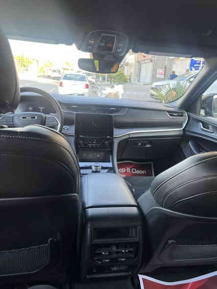 السلام عليكم 
جيب  كراند شيروكي اللون ماروني 2024 

الحادث موجود بالمنشور قبغ جنطه ومبدل نفس اللون 

السيارة يعني مابيها صبغ

مغلقة ppf بالكامل مع القمارة ضمان 10 سنوات ب12 ورقة 

الوصل موجود مال ضمان

نشرة داخلية led اصلية ب200 دولار  

السيارة تو ويل 

رادار امامي

كشنات تدفئة

ستيرن تدفئة

جلد كنتاره

اوتو بريك 

نقاط عمية

اشاير بالمري وبعد بيها مواصفات

السيارة جديدة كلش برغي مابيها نقص 

هزة ورقم جديد بأسمي تحويل ثاني يوم 

ماشية 23 الف كيلو  

السعر 35,000$ وبيها مجال بسيط

مكاني بغداد البنوك 

*********** محمد
