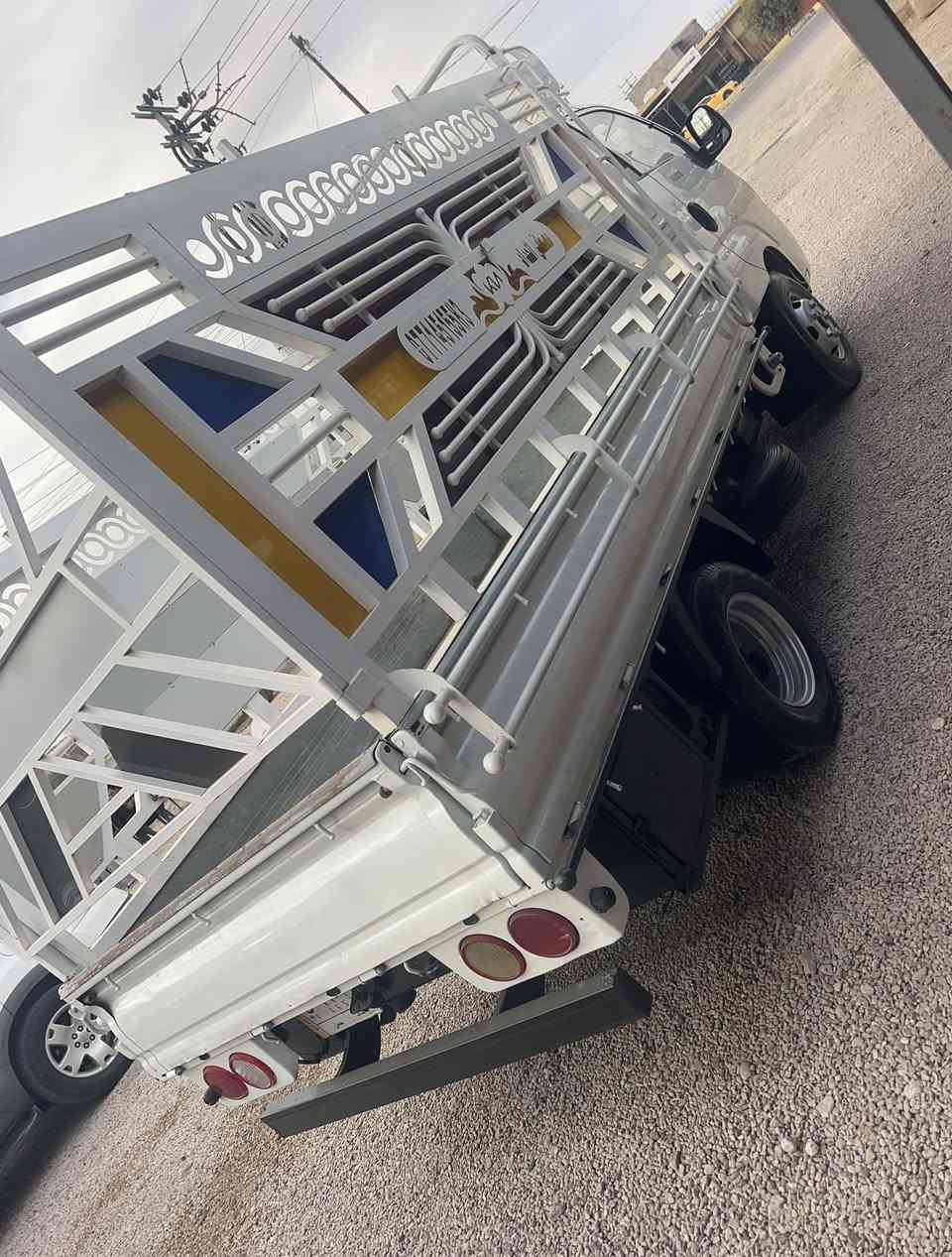 كيا فحل
موديل 2016 رقم بغداد 

دوشمه ارضيه +كشن 

محجل فصال جديد 

شاصي كفاله 
محرك مجفت جديد درجه اولى 

محوره وجاهزه من جميع النواحي 

للاستفسار الاتصال 
***********
***********  احمد ابو جنيد
