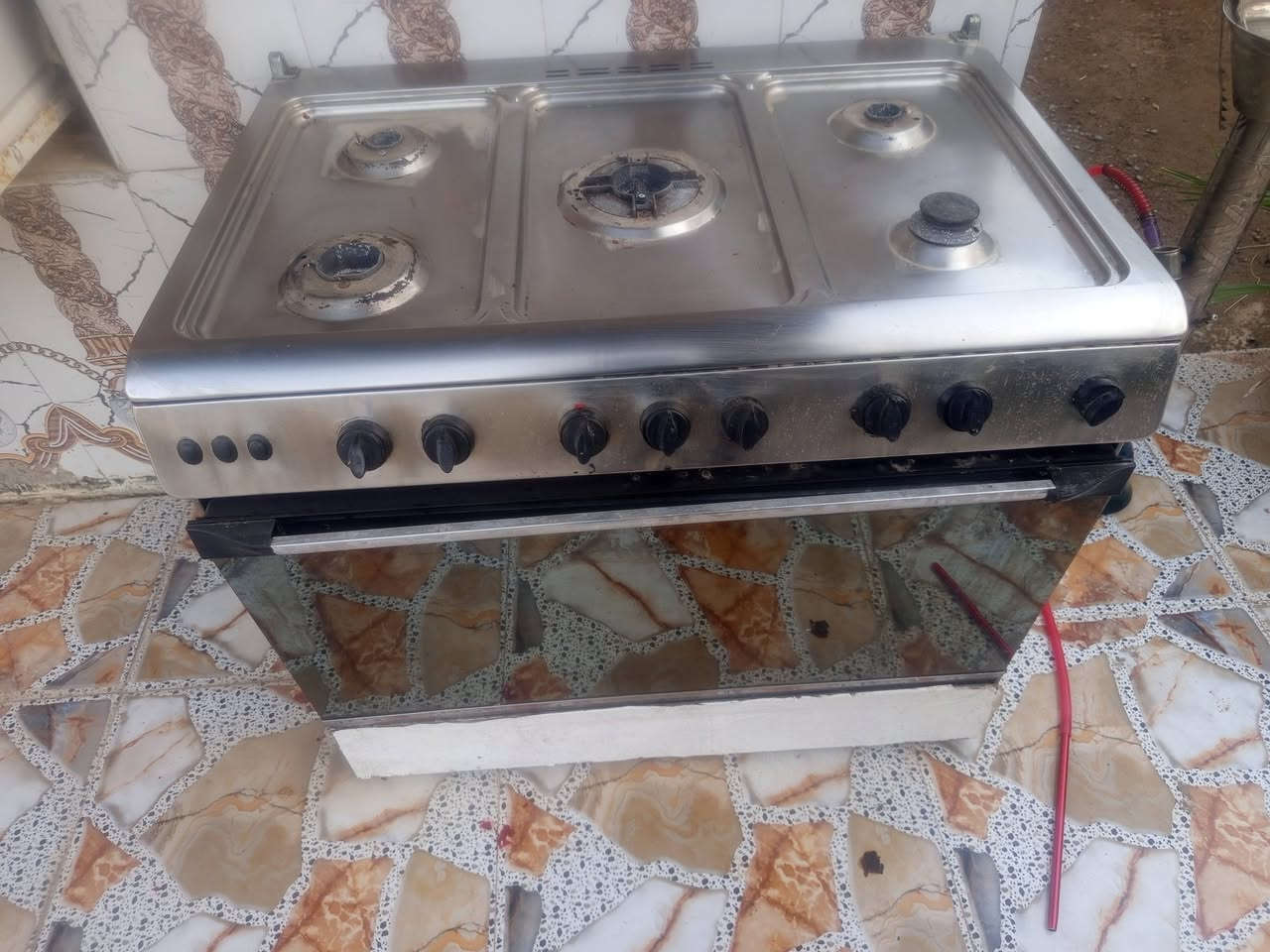 سلام عليكم 
طباخ شغال 
السعر خاص 
رقمي *********** 
الخالص ابو تمر
