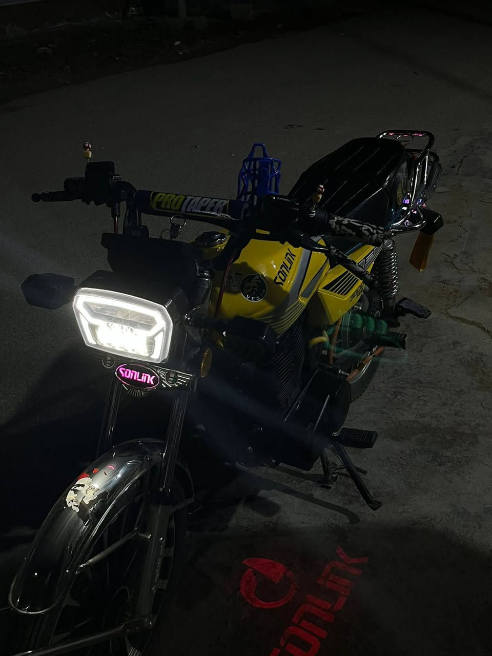 سلام عليكم دراجه نوع سونيك اصليه. وحده من أقوى دراجات شحن بل العراق لدراجه مستخدمه شهرين فقط بعده قويه ونضيفه.محرك قوى واط3000 يعني عزم انفجاري بالطلعات والشلعه. تشتغل 87فولت تنطيك استقرار وقوى ما موجوده بل دراجات لخرى. بطاريات ليثيوم فوسفات حديد أقوى بطاريات
سرعه 105كم/ساعه حقيقه.مجهزه بمقودProTaperرياضي اصلي تحكم والراحه تامه.لايت LEDثلجي يفرش طريق.ملاحضه دراجه ما بيه أي نقص لا شخط ولا عطل شغل واطلع وشاحنتها قويه.تجيك مجمبزه وحلو نضيفه وتجي وياه هديه جهاز حمايه للدراجه وسماعه اصليه هيه وشاحنتها. السعر(مليون و750)ملاحظه اني مشتريه مليون و900. واني صارف عليه هواي


**إذا كنت صاحب هذا الإعلان وتريد حذفه لأي سبب، رجاءا أرسل رسالة إلى الدعم الفني**