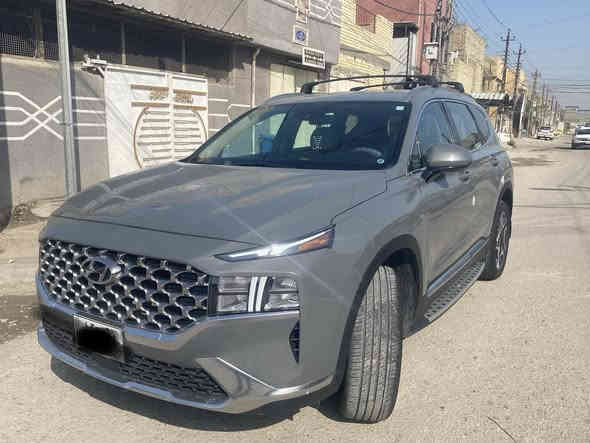 سلام عليكم للبيع هيونداي سانتافي 2022 لون إسمنتي رقم بغداد مشروع وطني بأسمي السيارة اني مستوردها على ايدي 
المواصفات 
 السيارة بنزين حجم المحرك ٢٥٠٠ GD وارد امريكي ضررها باب السايق نفسه مصلح ومصبوغ وخشم الجاملغ الامامي بارد ومكحل صور الحادث بالمنشور سيارة كله ليبل واحد 
١- مفتاح  ذكي بصمة + التشغيل عن بعد . 
٢- نظام اوتو بارك / التوقف الذاتي بدون سائق 
٣- كير بنظام الازار المنفصلة الاصدار الجديد ( بيانو) 
٣- كير ماوس ثانوي لأوضاع القيادة / Drive Mode  
‏Comfort - Smart - Sport  
٤- نظام HTRAC الحديث  
٥- كاميرة خلفية 
٦- هاند بريك بصمة  
‏٧ - Auto Hold  أوتو هولد 
٨- خاصية ISOFIX   ايزو فكس قفل الاطفال 
٩- نظام مانع الانزلاق 
١٠ - نظام نزول المنحدرات. 
١١ - نظام اطفاء المحرك (A) ذاتيا في الازدحامات لتوفير الوقود 
١٢- شاشة تدعم Apple Car play و Android وبلوتوث مدمج والأوامر الصوتية 
١٤- الشاشة الوسطية حجم كبير ١٢ انج مع دعم الملاحة بالخرائط GPS وبوصلة للاتجاهات 
١٥- شاحن هاتف wireless 
١٦-  مخارج شحن USB وتشغيل الميديا 
١٧- منافذ للطاقة كهرباء 12فولت ومنفذ 110 فولت 
١٩- مرايا جانبية بخاصية الترحيب والفتح عند الاقتراب والاضاءة  
٢١- حساسات ضغط الاطارات  
٢٢- حساسات أمامية / جانبية /خلفية 
٢٣-  كامرة اضافية لتقنية منع الخروج عن المسار 
٢٤- ميزة التوقف الذاتي للمركبة منعا للاصطدام عند القيادة او الرجوع 
٢٥-  المركبة تعيد نفسها للمسار الصحيح عند عدم الانتباه 
٢٦- لايت زينون بتقنية High Beam الانارة الذكية + LED  نهاري  
٢٧- بك لايت LED مميز مدعوم بتقنية ضد الضباب لاوضح رؤية للمركبة 
٣٠- اضاءة داخلية LED تقنية Ambient Light متعددة الالوان  
٣١- مرآة داخلية بخاصية التعتيم الذاتي  
٣٣-  نظام القيادة الذاتي الذكي في الشوارع المخططة  
٣٤- مثبت السرعة Cruise وميزة التباعد عن المركبات 
٣٥- خاصية المايك للسائق للتحدث مع الركاب في الخلف 
٣٦- حساس حراري بسقف السيارة بتحذير صوتي في حال نسيان الاطفال في المركبة 
٣٧- قفل الابواب والنوافذ / خاصية عدم العبث للاطفال 
٣٨- القفل المركزي للابواب وعدم الفتح عند مرور مركبة بشكل قريب من السيارة  
٣٩- شفتات رياضية بالمقود 
٤٠-  المقاعد الامامي كهرباء + تدفئة 
٤١-قبضات أبواب تحمل خاصية الانارة ليلا 
٤٢- الداخل جلد بلون مميز تطعيم الدواخل 
٤٣- اريل نفكيتر مدمج بتقنية التقاط بث الراديو HD 
44-السيارة مشدود عليها دوسات جانبيه اصلية والويل كب مبدل حجم 20 مال بلاسايد السيارة جاهزة مناقصه برغي 

السعر 230 وبي مجال جدا بسيط السيارة ماشية 57 الف كيلو رقمي *********** مكاني الدورة ابو دشير
