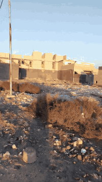 سلام عليكم قطعت أرض للبيع ٥٥ متر في حي جهاد الحمدانيه للإستفسار الاتصال ***********
