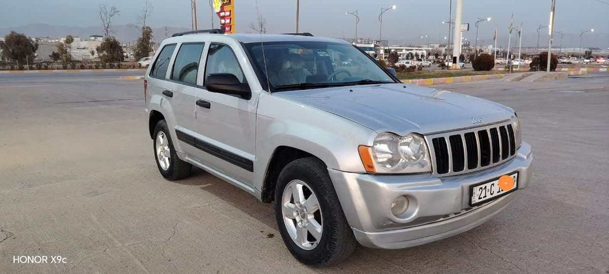 جێب لاریدۆ 2005
گێڕو مەکینەو تەبریت بەشەرت
دەبڵ ئەکسل بەشەرت
دوو پارچەی بۆیاخە بێ ناوگرتن 
سەنەوی تازەیە
٨٨$
*********** السليمانية, العراق
