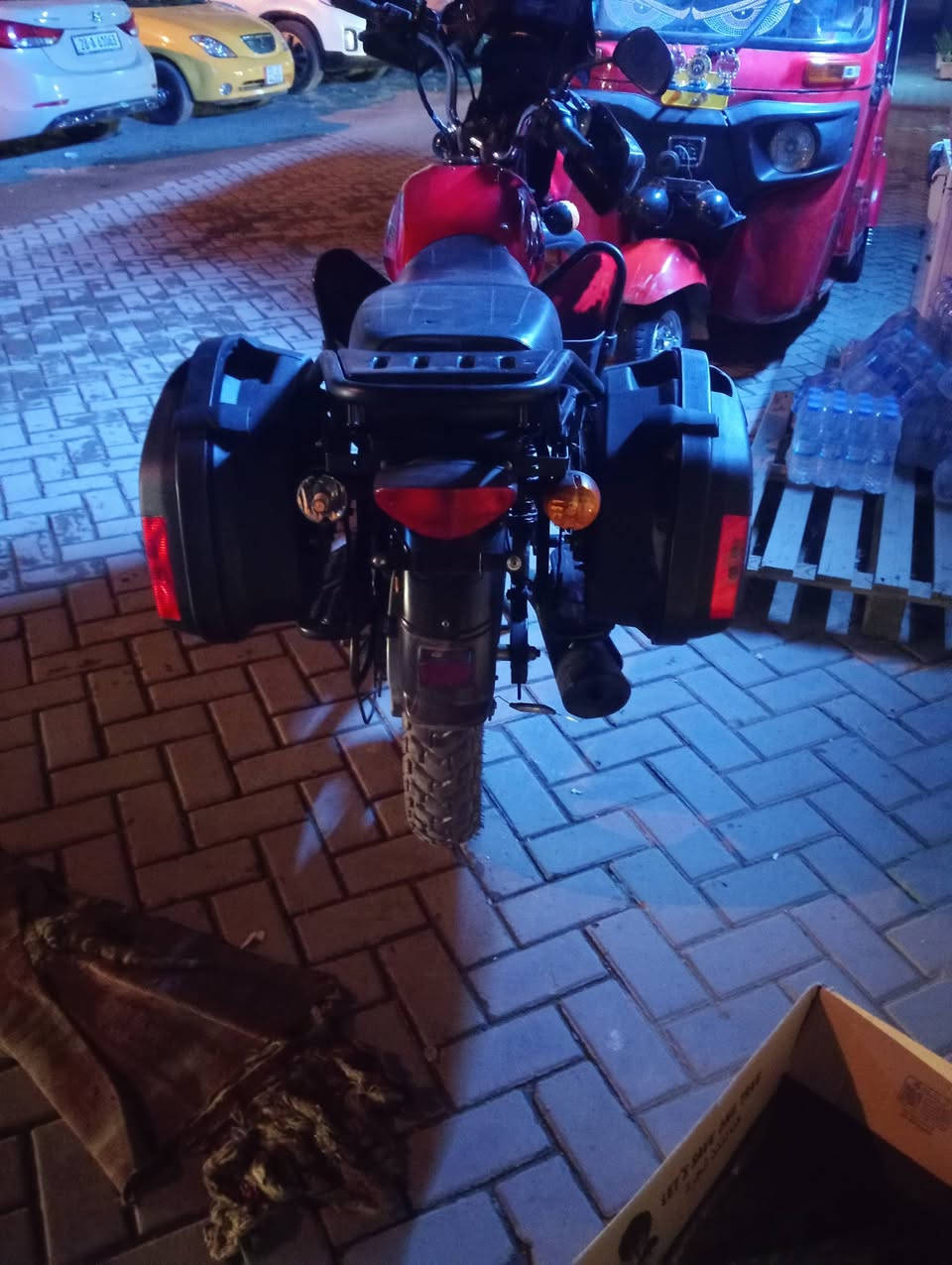 سلام عليكم دراجه بوكسر موديل 2023 دراجه اوراق سكنر يعني مسحوبه يقفلها كفاله عامه من السرقه ومن العشائر ملاحظه الدراجه ما نقصها اي شي تنكر وتطلع للشغل دراجه 1300 وبيها مجال مكاني بغداد مدينه الصدر اللي يحب يشتري يتراسل خاص بيع مستعجل ***********
