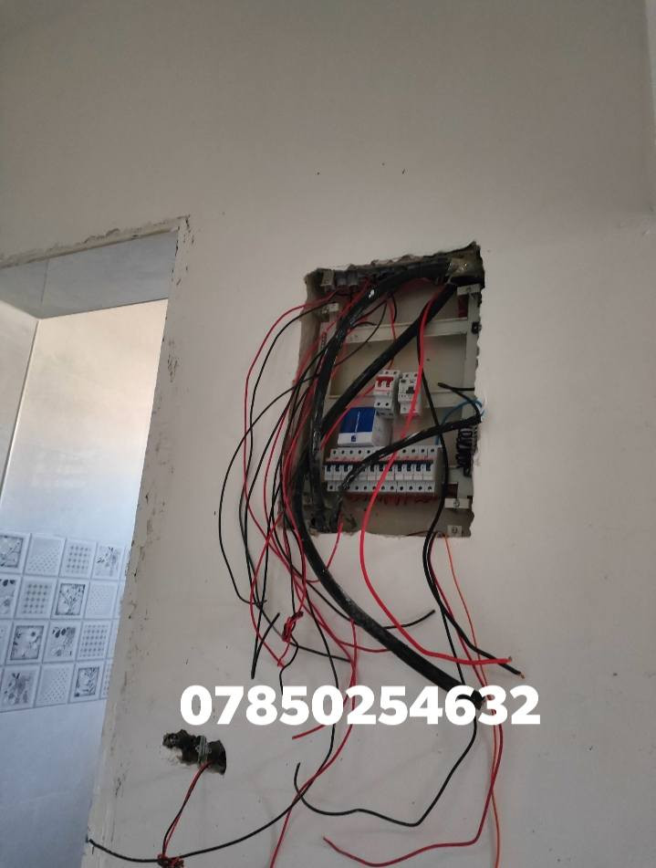 متوفر كهربائي منازل ⚡
للعمل داخل الديوانية والمحافظات 
نضام العمل حسب المواصفات الهندسيه 
(بوري/ سيمنز) بوردات (ATS/كلاسيك) وجميع نضم السيطره الذكيه🔴☢️ 
سرعه في العمل واسعار تنافسيه  👌🏻
للاستفسار الاتصال ***********
