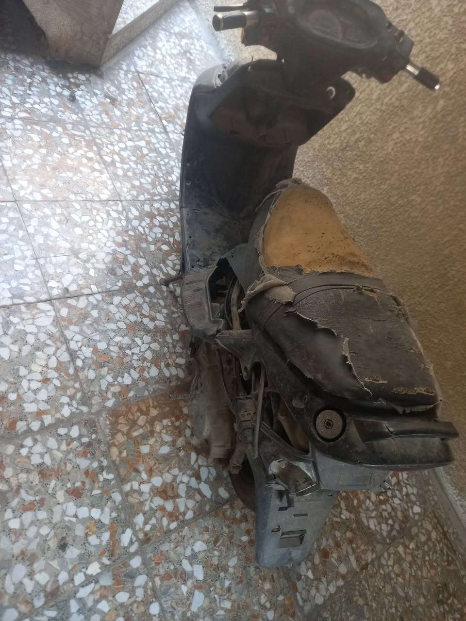 سلام عليكم دراجه فراشه سرعه ١٤٠ شغاله هندر واحد يرداله فقط كلج خلفي محركه ناعم وبلاديه كل دراجه مجرد كفرات مابيه سعرهة قيم واخذ الله شاهد شديتله زوج تايرات ٥٥ الف قبل اسبوع حتى مطالع بيه صار بيه كلج وعفته مكاني بغداد العبيدي رقمي *********** سويها وادعيلي
