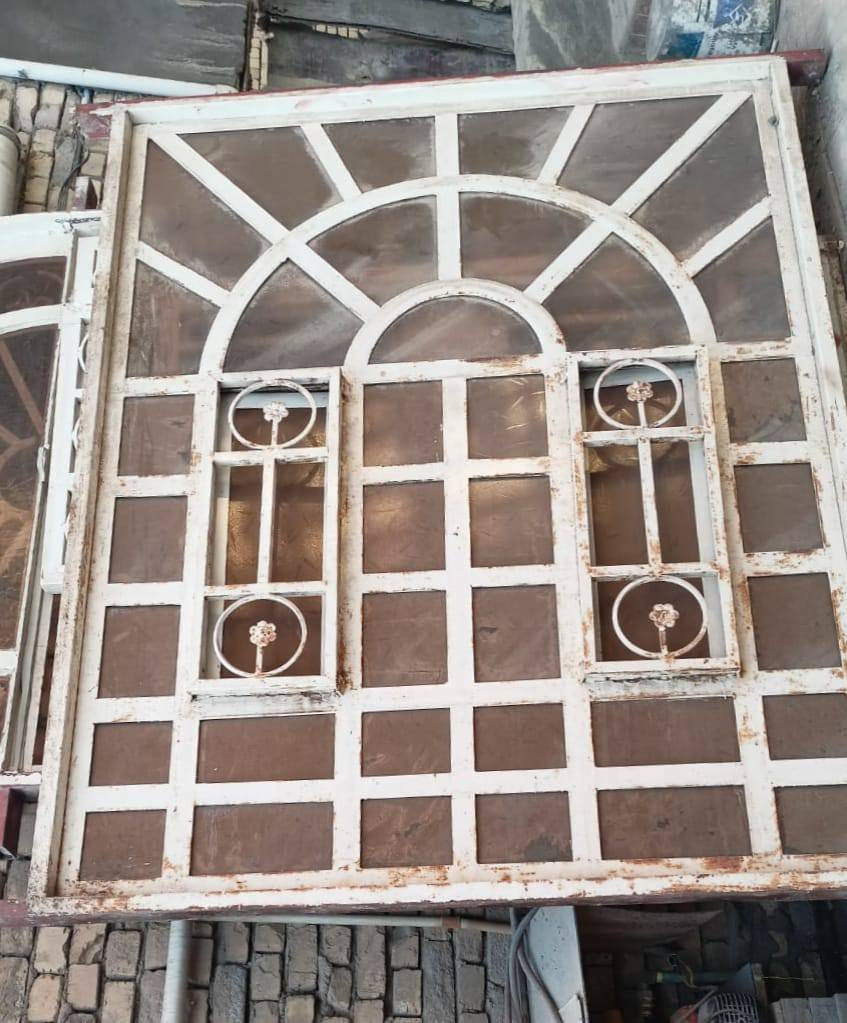 باب حديد قياس 280 عرض * 300 ارتفاع
شباك حديد قياس 180 عرض * 230 ارتفاع
شباك حديد 200 عرض * 150 ارتفاع
باب صاج مع الجرجوب نضيف جدا عدد 2 القياس 100 *210

***********
