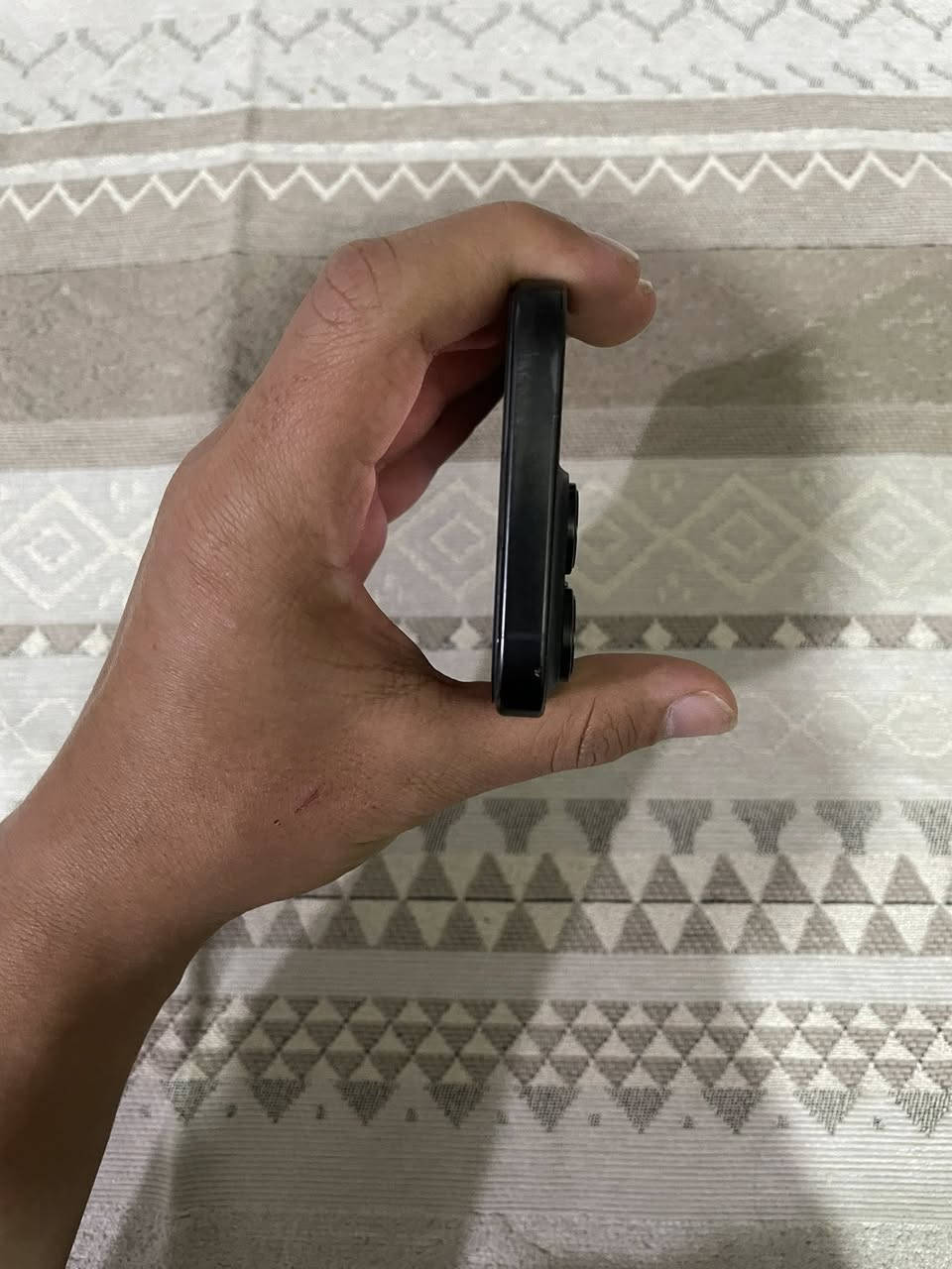 سلام عليكم ايفون ١٦ برو فقط حجم صغير ذاكره ٢٥٦ بطاريه ٩٩ الجهاز ما مفتوح ابد ومكفول من كلشي فقط مفتوح تخطي يعني ما يصير بي سيم كارت فقط الباقي كله شغال جهاز كلش حلو ونضيف وبي شويه شخوط بل شاشه بس ما مثر ولا يبين  جهاز بدون ملحقات السعر ٦٧٥ وبي مجال مكاني كربلاء حسينيه جريه مركز الطف رقم ***********
