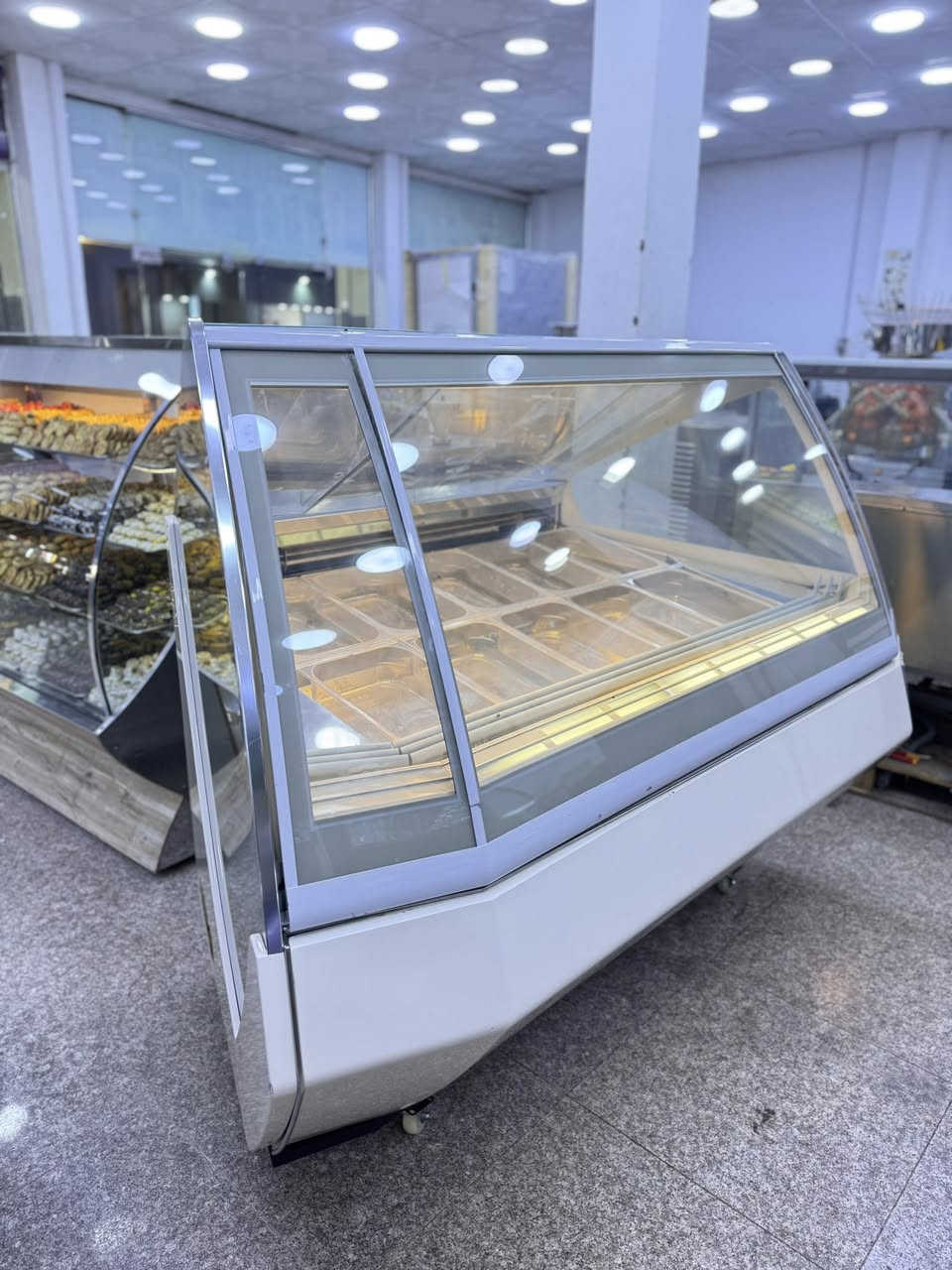 #معرض #الايطالي 
عارضه اوريون أيطاليا 🇮🇹
موديل حديث 
10 بلانك كبير  او. 14 بلانك صغيره 
مستخدم خارج العراق 
نضيفه جدآ
تبريد هوئ
3فيز

العنوان بصره آبي الخصيب حي العسكري  
السعر والتفاصيل مراسله الصفحة 
اؤ الأتصال هـ.     *********** 
#سيدحسين
