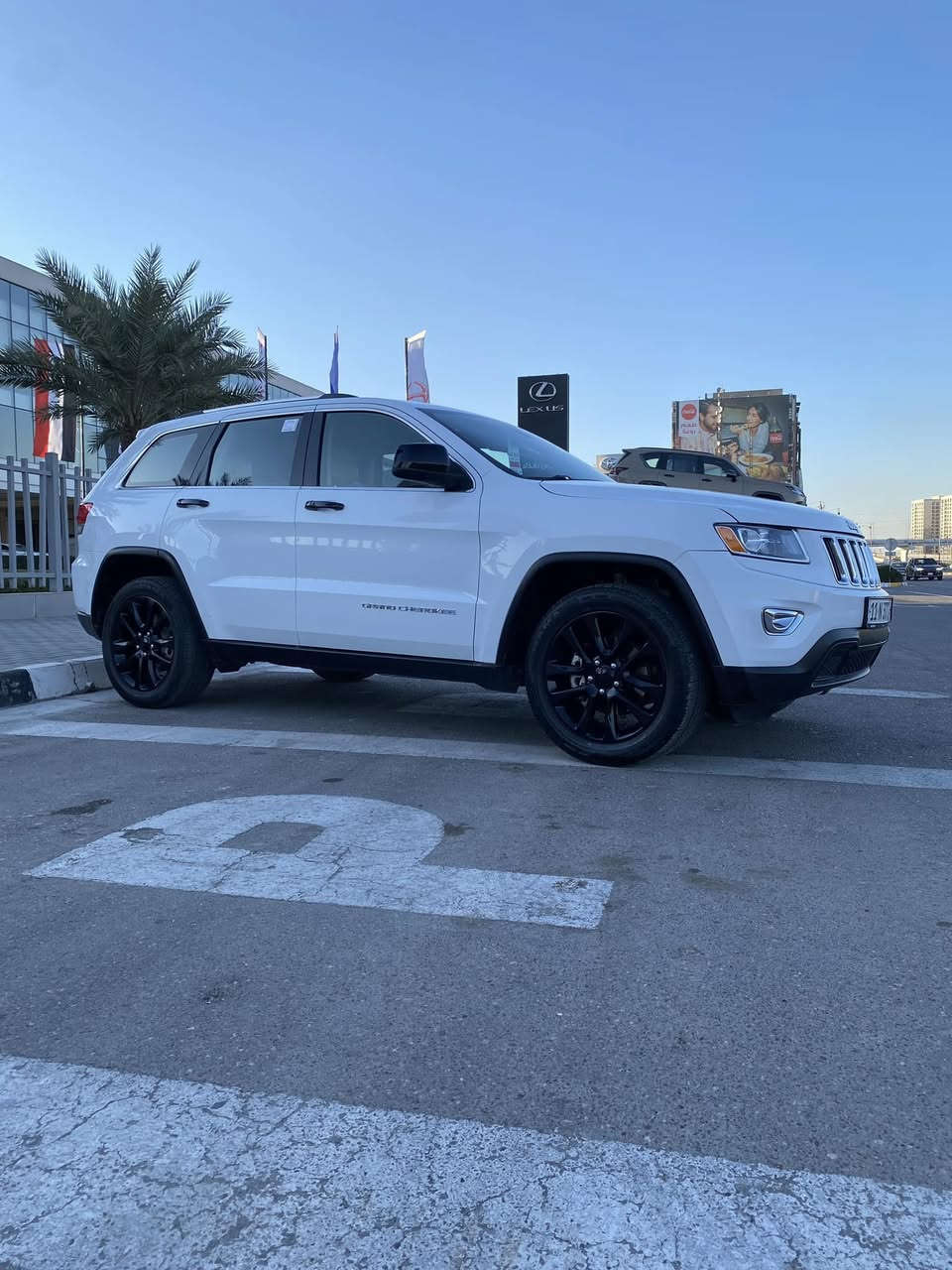 السلام عليكم

جيب شيروكي  لاريدو  كلين بدون حادث 
كفاله عامه السياره  

موديل2016 

ماشيه 82 الف m 

مواصفات 

بصمه  

شاشه 

كراسي جلد وكهرباء 

مكانها📍 بغداد  

السعر 184 وبيه مجال 
السياره احله من الصور وكلين كفاله 
لا تقيسه بلمهجومه 

رقمي ***********📲
