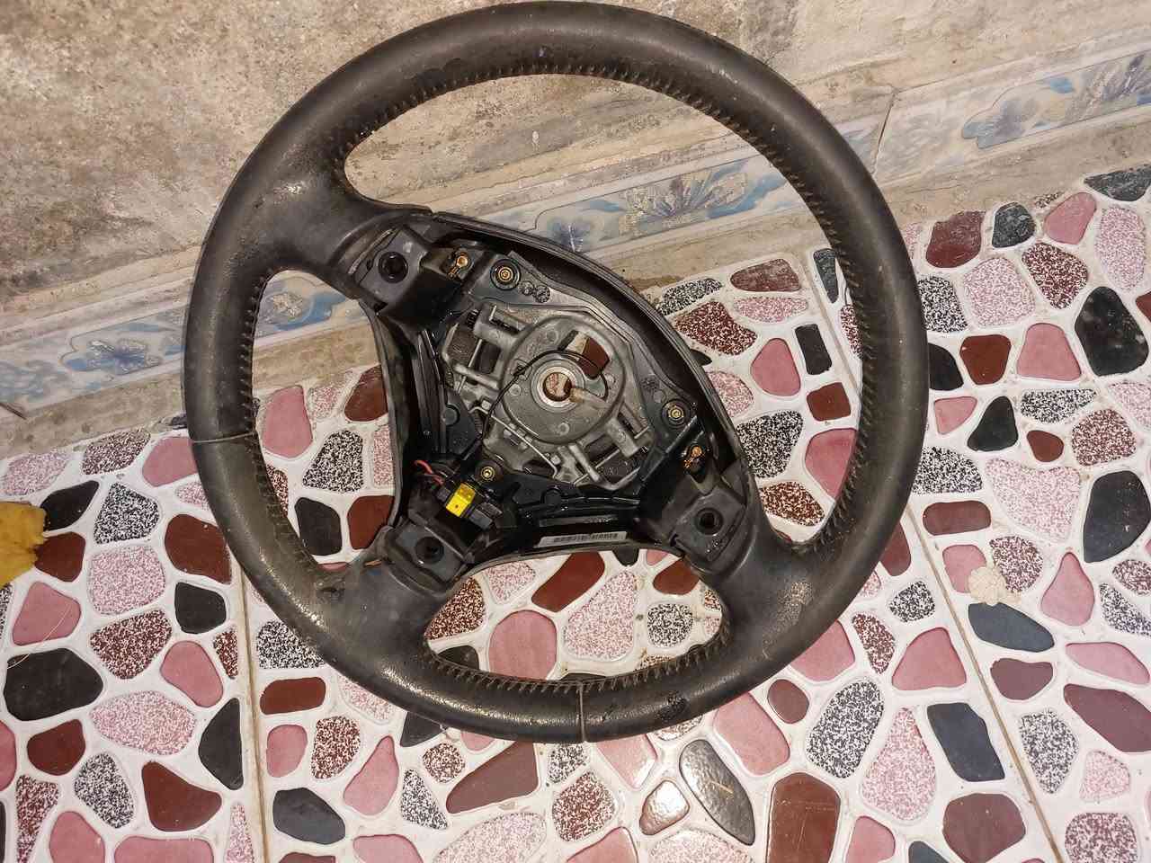 اسطابكسلات ٣٠٧ مع الطوب والبولبرنات فقط جهة اليمين بي صوت ..فجوج بريك بدلتهم علمود الويل كب نظاف
دركه ستيرن درع دعاميه شباك بدون اي كسر للبيع كلهن ب ١٠٠ وبيهن مجال ..موديل ٢٠٠٥
ومرايه جهة اليمين بيهه تصليح بسيط


**إذا كنت صاحب هذا الإعلان وتريد حذفه لأي سبب، رجاءا أرسل رسالة إلى الدعم الفني**