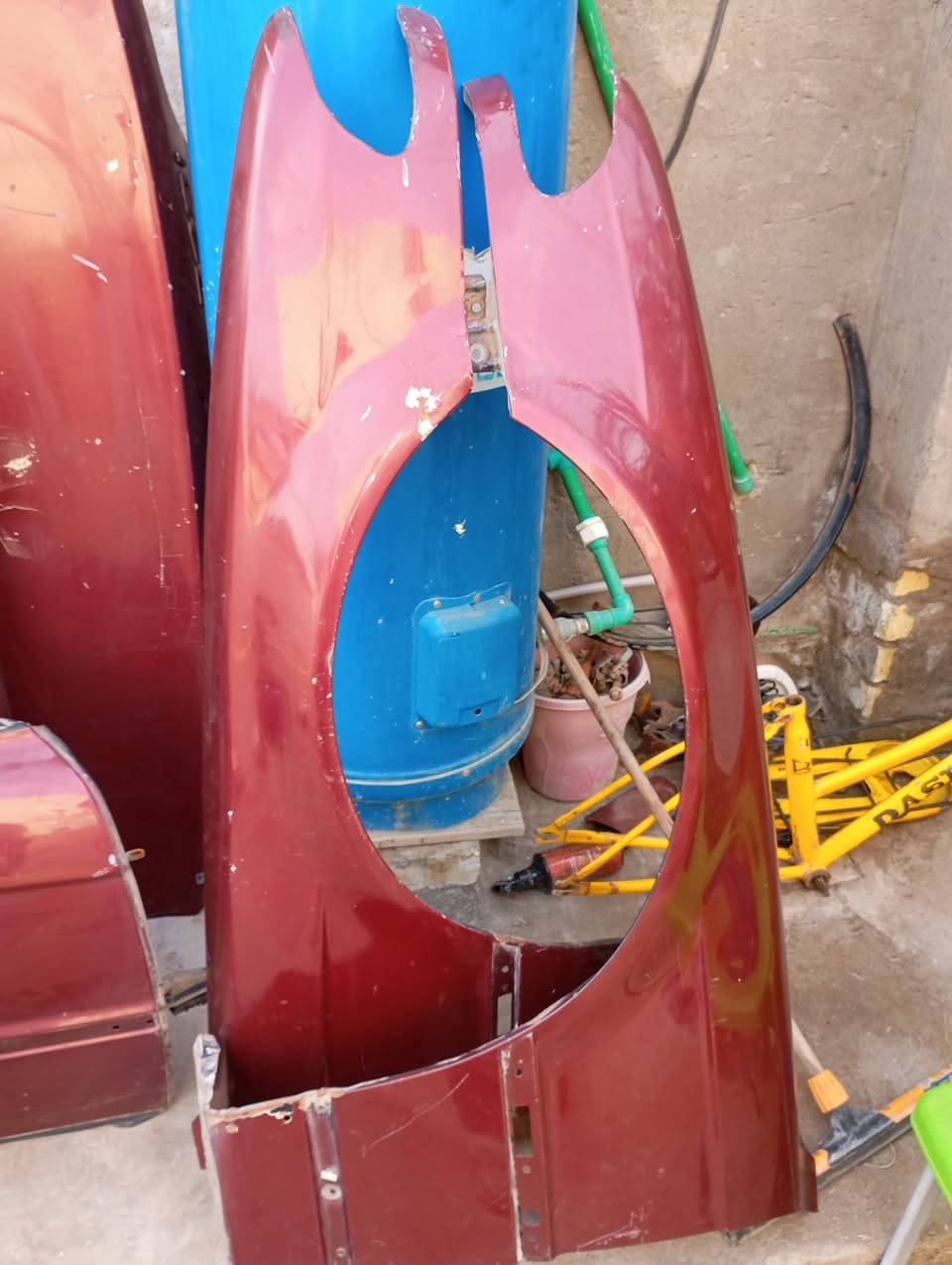 سلام عليكم ورحمه الله وبركاته اخواني عندي غراض مال كاسحه 740i انصاف مابهن صبغ لون مميز نوروني هنا وبطاينهن وضفاير ماتهن يعني جيب وشد  العنوان بغداد جسر ديالى العريفيه /***********/متواجد ماتساب
