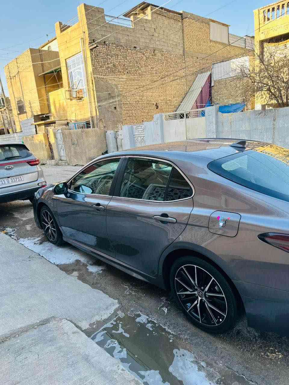 السلام عليكم 
تيوتا كامري 2024 لون جكليتي 
رقم بغداد  ترقيم جديد 

مواصفات se هايبرد :- 

بصمه تشغيل + بصمه ابواب 
كشنات تدفئه + ستيرن 
رادارات اماميه وجانبيه وخلفيه 
ويل كب كبير 
شاشه كبيره + شاشه اعطال 
تحزديد مسار الطريق + مانع انزلاق 
وباقي المواصفات الاعتياديه المعروفه 

حادثها فقط خشم البنيد بارد بدوون صبغ بدون ايرباك 

فقط الدعاميه الاماميه مبدله 

السعر :- 215  وبيها مجال بسيط 

للاستفسار :- مكان السياره بغداد الصليخ *********** بغداد, العراق
