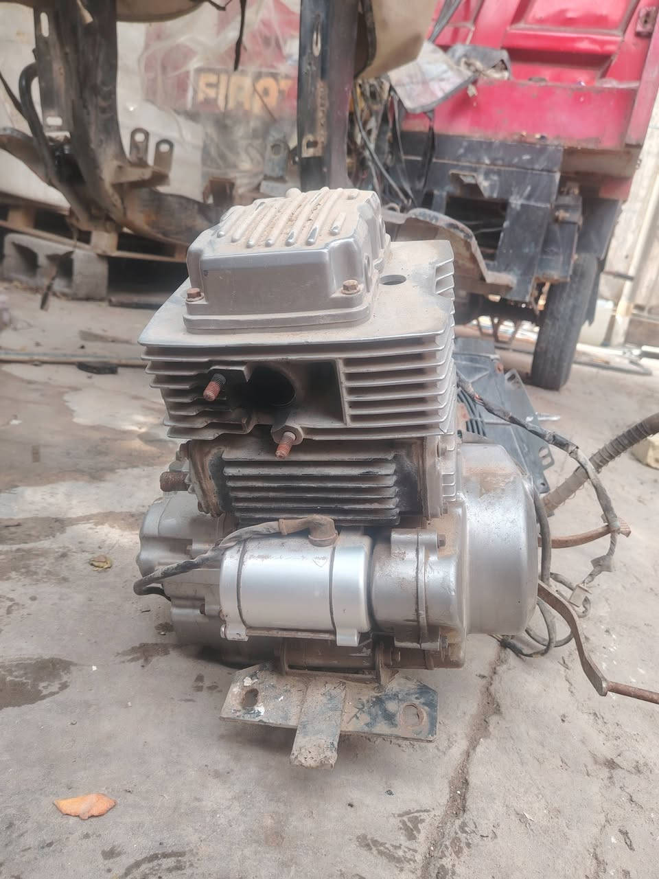 سلام عليكم شباب مكينه لبيع نضيفه كلش  مكينه كاعده   بس مجفته بس  مكينه 200لبيع مكاني   سعره 150 هاذه رقمي خابر وتدتل  بي واتساب  ***********
