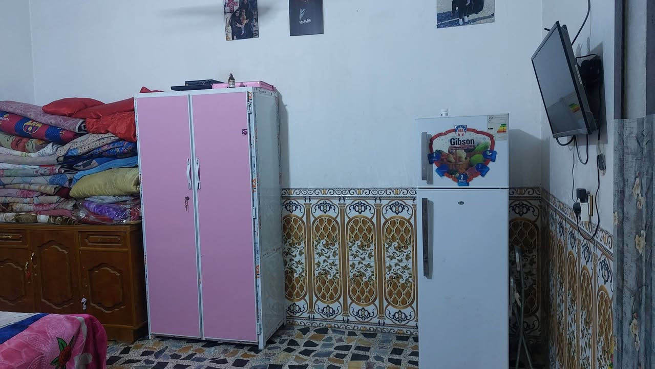 بيت للبيع مساحة ٢٠٠متر بي محلات ٢حاليا مئجرات العنوان بغداد الحسينيه الراشدية شارع الخدمات مسقط قرب مستشفى التركي قريب على مطعم ابو خميس الاستفسار على رقم ***********هاذابي واتساب السعر على الخاص
