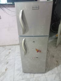 ثلاجه تشتغل وتفصل قيم 07765517808