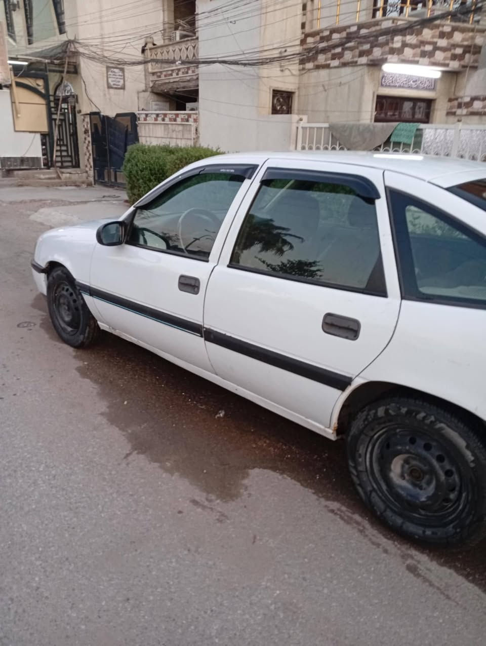 أوبل فكترا بغداد محرك 2000 كير أوتو  لبيع سعر42  نطيفه. محرك وكير جديد .***********
