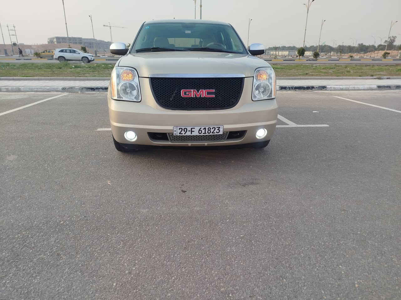 سلام عليكم للبيع جمسي تاهو 2009 مكفولة صبغ وضربه بيه صبغ باب واحد السياره فول مواص كير مكينه حداديه تخم تاير كله جديده وجاهز من كل شي عنوان كربلاء السعر 195 بيه مجال ***********
