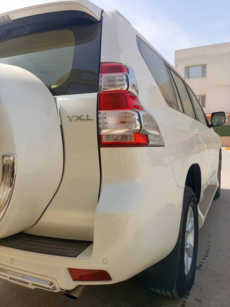 السلام عليكم لاندكروزر برادو ٢٠١٤ للبيع رقم شمالي 
مكينة ٢٧٠٠ / ٤ سلندر ما مفتوحة شركة عامة

سيارة كفالة عامة حتى دعاميات لا بارد ولا صبغ

مواصفات خليجية كشن كهربائي  ٧ راكب ٣ قطع تبريد

مازدات أسود زنون سيارة أحلى من الصور وبأسمي
السعر   ٢٧٠ بيهة مجال 

للإستفسار الاتصال(  *********** )
