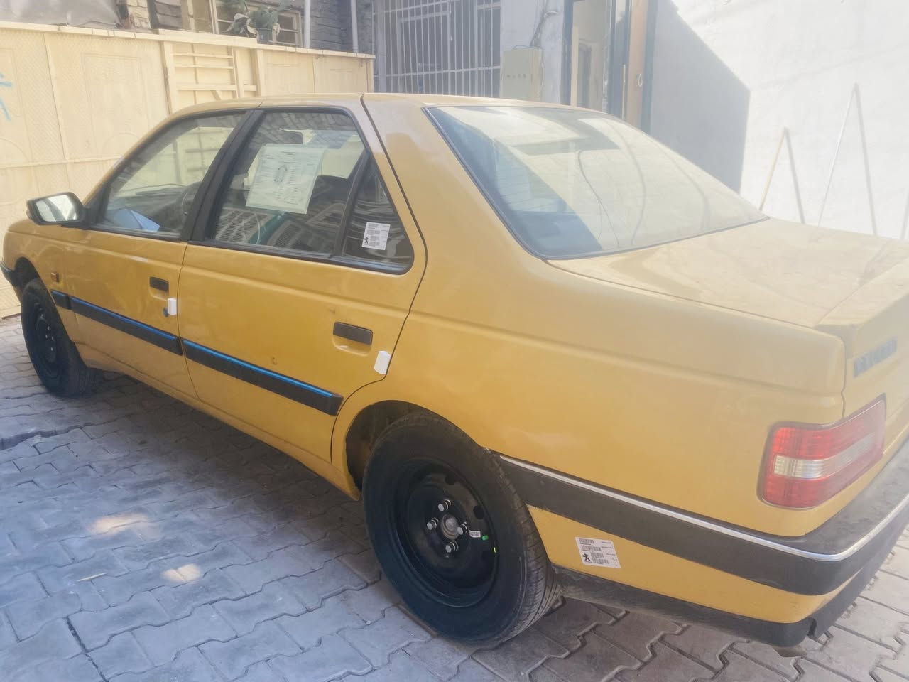 السلام عليكم خوتي الطيبين سياره بيجو جل اكس مديل 2011مكينه لاتبخير كير خير من الله تبريد خير من الله صدر امامي جديد فقط دبل خلفي واكف تم تاير سياره حلوه بيه تلكيطات بل هلال خلفي والباقي سياره كفاله عامه من كلشي هئه مصفره رقم جديد تحويل ثاني يوم يعني كلشي بيه كفاله مكان سياره بلديات شارع امرورالسعر 31وبيه مجال بصيط  رقم الهاتف ***********
