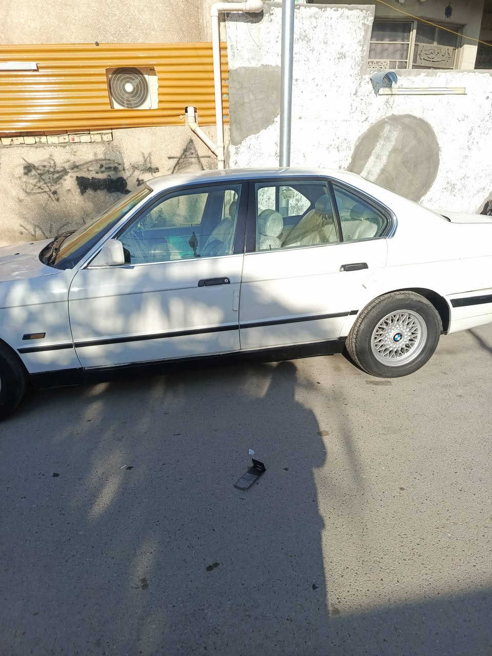 السلام وعليكم بي ام 535 مديل 91اصل السيارة جاهزة مكينه كير مصبوغة عام جماليه وارد ياباني تخم تاير ويل جدد ترايك للموصل اني اداوم بالموصل اروح وجي بيهه تبريد شغال رقم بغداد بسمي هزه جديدة سعرها 48ورقه  رقم تلفوني *********** مكانها بغداد حي اور
