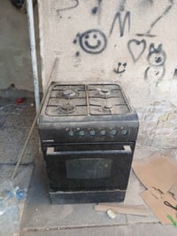 طباخ شغال • فرن وعيون • يحتاج تنظيف