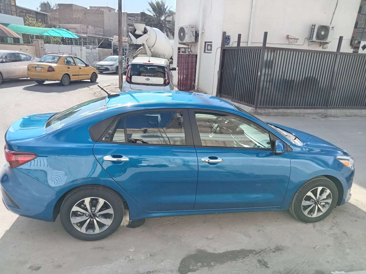 للبيع كيا ريو وارد أمريكي
بسمي السياره 
مكاني بغداد الاعظمية *********** 
صور الحادث مرفقه 
سعرها 132 وبي مجال حك جيتك 
الموديل: 2023

المحرك: 1600cc دوش 

الكير: 8 سرعات أوتوماتيك

المسافة المقطوعة: 24 ميل 

المواصفات:
• تشغيل بصمة ✅
• شاشة كبيرة ✅
•مدخل يواسي بي✅
 تحكم كامل من الستيرن ✅
• لايت LED عدسة ✅
كشافلت امامي✅
• يدات نيكل ✅
• ويل كب ✅

📌 الحالة:
السيارة جديدة بوضع الشركة
إيرباك كشن السائق وبردة فقط.
