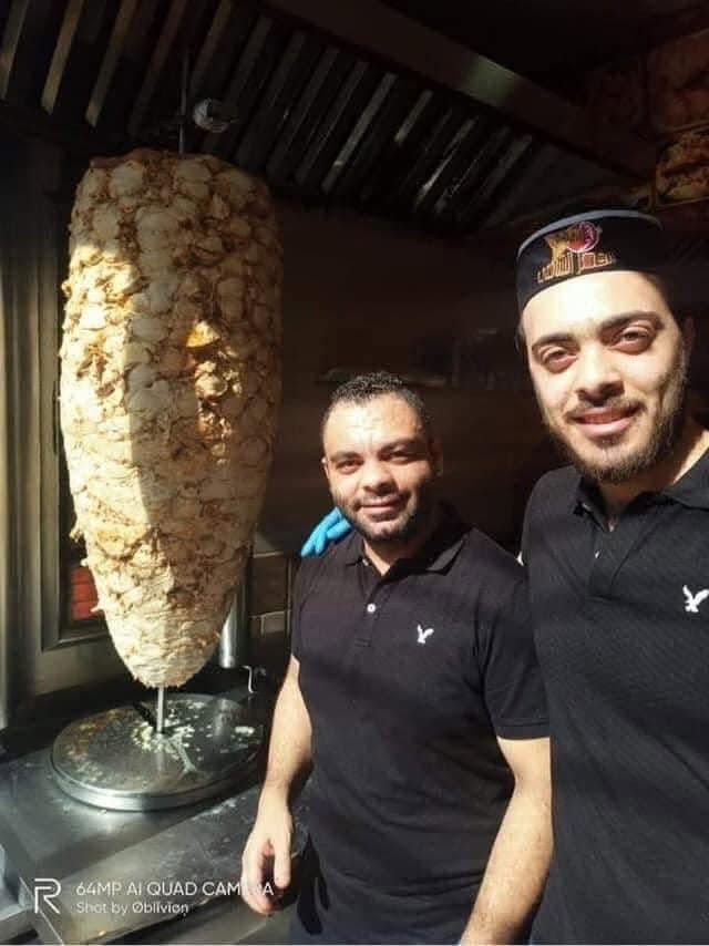 السلام عليكم خلفه شاورما تجهيز فقط متفرغ للعمل مصرى معى اقامه بغداد
هذا رقمى ***********
