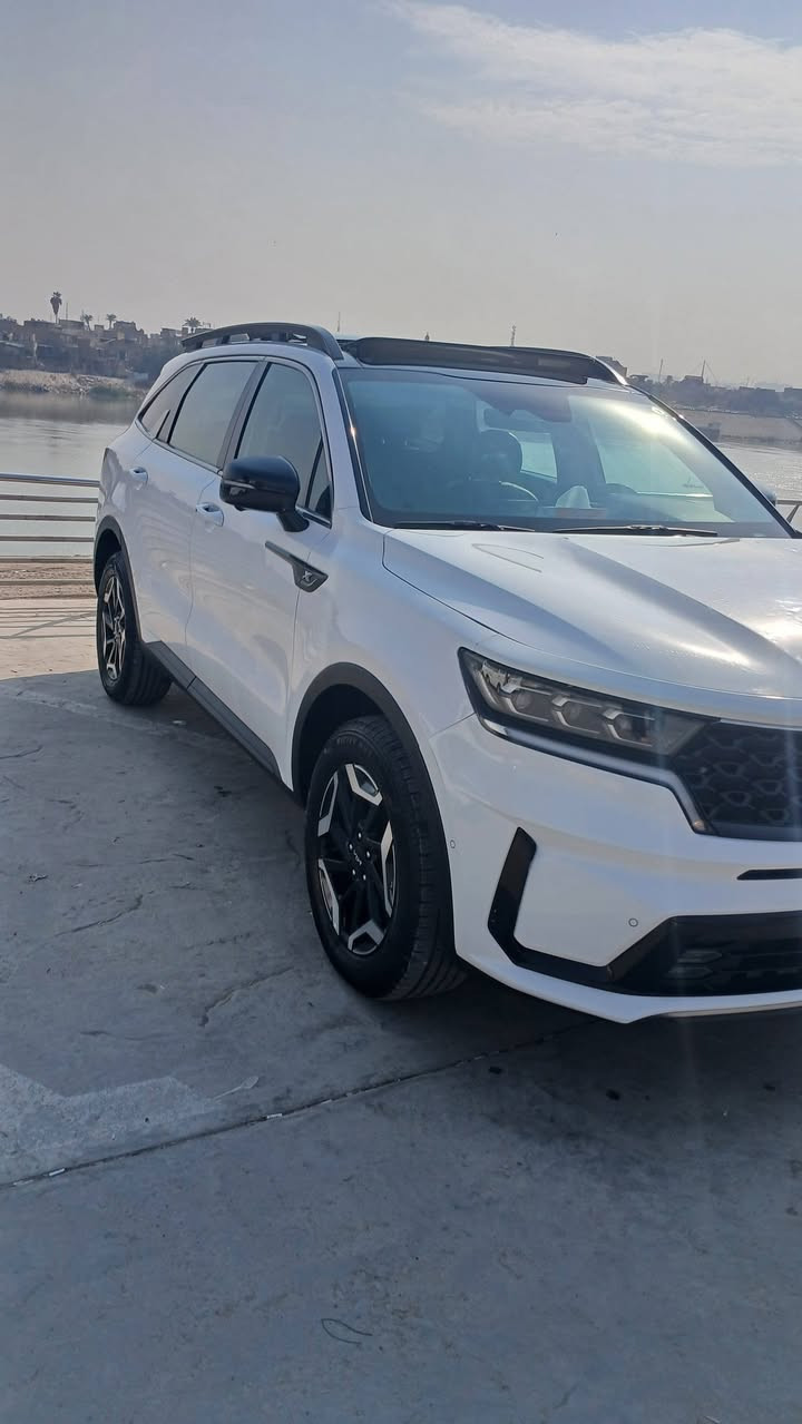 السلام عليكم سيارة سورنتو للبيع فول موصفات vlp وارد امركي حادثهة جدا بسيط حافت بنيد السيارة كفالة عامة داخل اسود جلد كراسي كهرباء تدفة تبريد 5 وضعيات قيادة 5 كامرات فور ويل محرك 2500 تيربو المرغوب السيارة مال جناية نضافة 1/1  فقط الشراي وانطي موصفاتهة بعد اكثر هواي موصفات بيهة متخلص *********** متوفر وتساب واهلا وسهلا .
