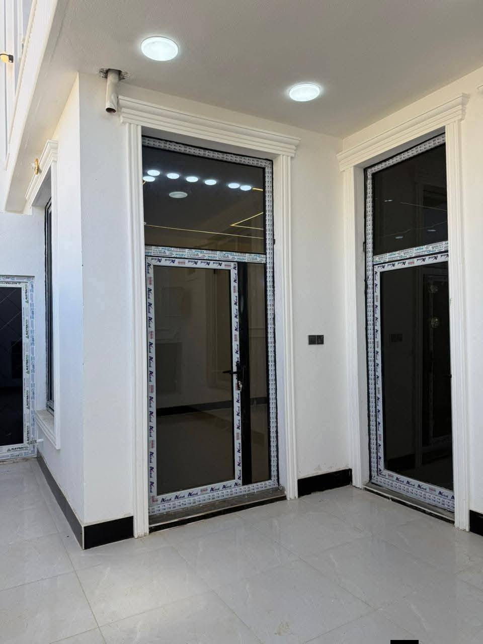 يعلن مكتب الفهد 
مساحه 150 طابقين  متر
 #طابو_زراعي  سند ٢٥
🤑 سعر خاص🤑وبيه مجال  🤑  متجاورات )
تفاصيل لبيت (( موجود🎥📷 فيديو كامل للبيت
غرفه نو٤// مطبخ// صاله// استقبال// صحيات خارج وداخل 

عنوان البيت نجف مقابل حي العسكري 
تبعد عن الشارع ٢٠٠متر
بناء ممتاز درجه اواله شغل جناي// اساس وسقف صب 
طابوق 🧱 جمهوري

كل البيت #جمس مبور برفايل_ثانويه

كل الخدمات موجوده 
مدارس 🏫 سوق #تبليط 

مقابل  قرية الغدير  ***********واتساب النجف, العراق
