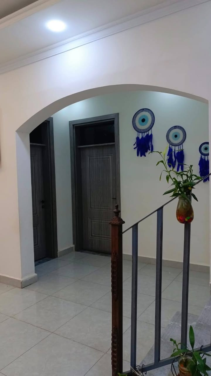 نص دونم طابو زراعي سند ٢٥ يحتوي على بيت ٤ غرف  مطبخ حار وبارد حمامات عدد ٣ صاله وستقبال حديقه امامي وخلفي تفاصيل اكثر تواصل على ***********
